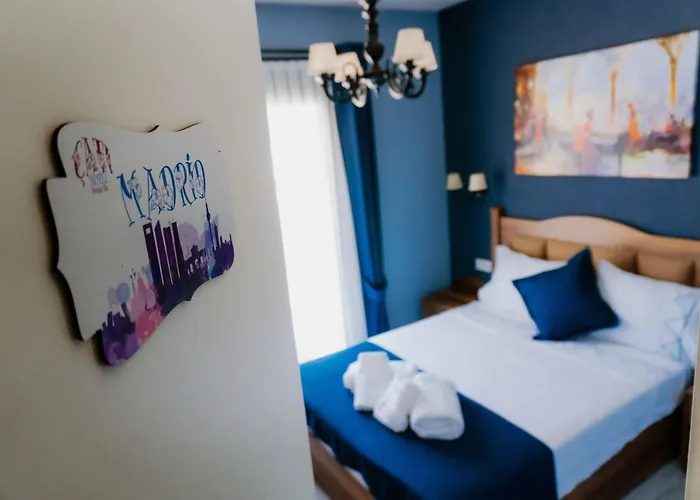 מלון Cati Boutique