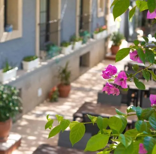 מלון Cati Boutique *